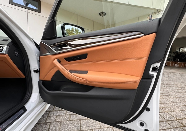 BMW Seria 5 cena 247000 przebieg: 89975, rok produkcji 2020 z Poznań małe 781